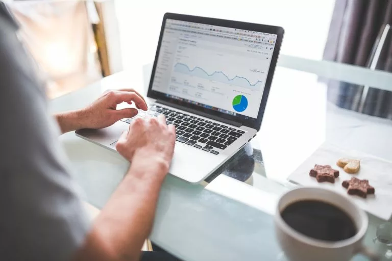 SEO, Laptop, Backlinks, Backlinks generieren