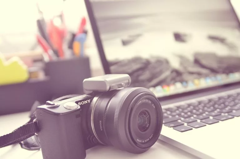 Laptop, Fotokamera, Fotos machen