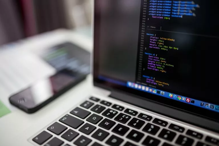 Laptop, Arbeit, Code, Codeirung, Programmieren, Backend-Entwicklung